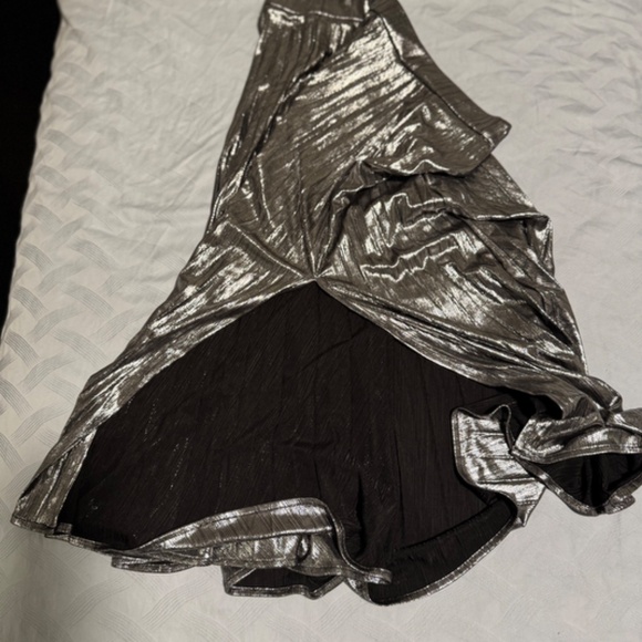 Carrie Pleated Midi Skirt by Summer Haus from Beach Bunny - Silver Size S - Picture 4 of 7